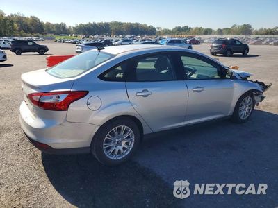 Trzecie zdjęcie samochodu z tyłu: 2012 FORD FOCUS SE VIN:1FAHP3F28CL197999 - miniatura