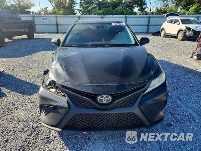 Piąte zdjęcie samochodu w środku: 2018 TOYOTA CAMRY SE VIN:4T1B11HK6JU650281 - miniatura