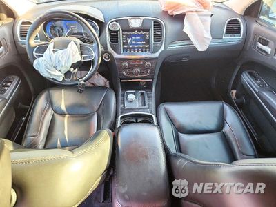 Zdjęcie 8 z 13 samochodu: 2019 CHRYSLER 300 TOURING VIN:2C3CCAAG7KH517191 - miniatura