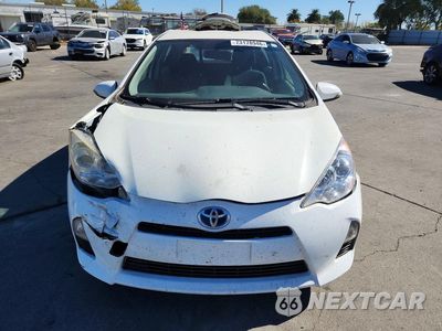 Piąte zdjęcie samochodu w środku: 2013 TOYOTA PRIUS C THREE VIN:JTDKDTB31D1553004 - miniatura