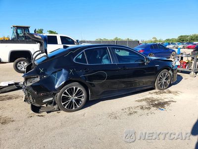 Trzecie zdjęcie samochodu z tyłu: 2018 TOYOTA CAMRY HYBRID SE VIN:4T1B21HK4JU003438 - miniatura