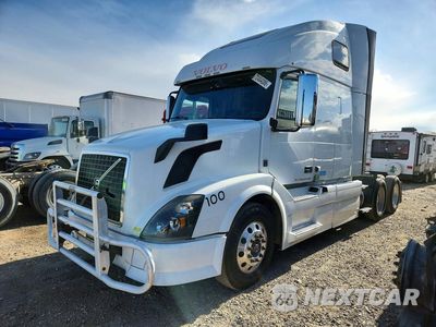 2013 VOLVO VNL SEMI TRUCK 4V4NC9EH5DN141269 - główne zdjęcie licytacji z USA - miniatura