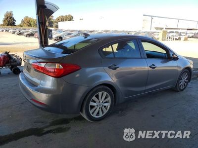 Trzecie zdjęcie samochodu z tyłu: 2016 KIA FORTE LX VIN:KNAFX4A62G5508903 - miniatura