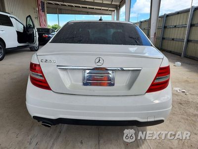 Zdjęcie 6 z 12 samochodu: 2014 MERCEDES-BENZ C 250 VIN:WDDGF4HB5EA961372 - miniatura