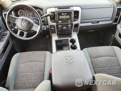 Zdjęcie 8 z 13 samochodu: 2015 RAM 2500 SLT VIN:3C6UR5ML4FG678738 - miniatura
