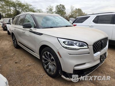 Czwarte zdjęcie samochodu z boku: 2020 LINCOLN AVIATOR GRAND TOURING VIN:5LMYJ8XY3LGL29869 - miniatura