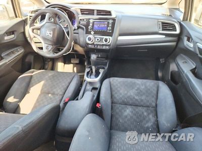 Zdjęcie 8 z 13 samochodu: 2015 HONDA FIT LX VIN:3HGGK5H50FM723909 - miniatura