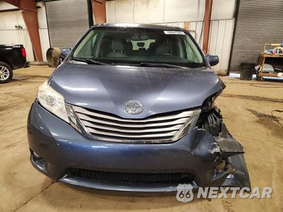 Piąte zdjęcie samochodu w środku: 2017 TOYOTA SIENNA XLE 8-PASSENGER VIN:5TDYZ3DC0HS827407 - miniatura