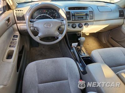 Zdjęcie 8 z 13 samochodu: 2004 TOYOTA CAMRY LE VIN:4T1BE32KX4U830585 - miniatura
