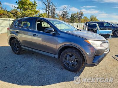 Czwarte zdjęcie samochodu z boku: 2018 TOYOTA RAV4 LE VIN:2T3BFREV6JW752461 - miniatura