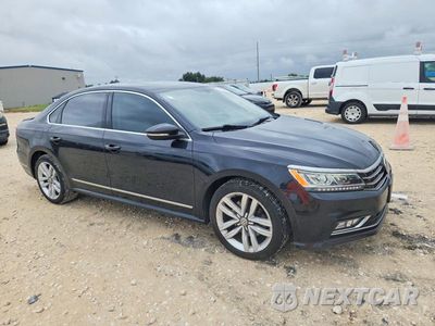 Czwarte zdjęcie samochodu z boku: 2017 VOLKSWAGEN PASSAT SE VIN:1VWGT7A33HC085009 - miniatura
