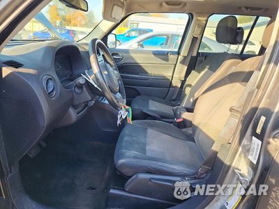 Zdjęcie 7 z 12 samochodu: 2014 JEEP PATRIOT LATITUDE VIN:1C4NJPFB7ED563096 - miniatura