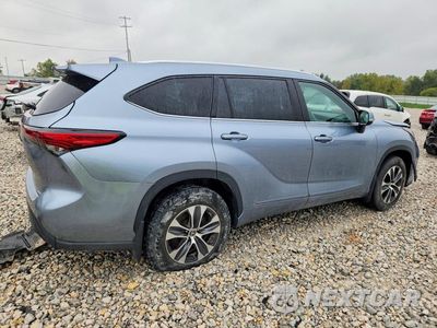 Trzecie zdjęcie samochodu z tyłu: 2021 TOYOTA HIGHLANDER XLE VIN:5TDGZRBH3MS086175 - miniatura