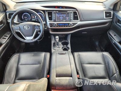 Zdjęcie 8 z 14 samochodu: 2019 TOYOTA HIGHLANDER XLE VIN:5TDJZRFH0KS948975 - miniatura