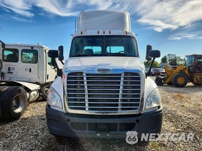 Piąte zdjęcie samochodu w środku: 2016 FREIGHTLINER CASCADIA 125 SEMI TRUCK VIN:1FUBGEDV2GLHC5767 - miniatura