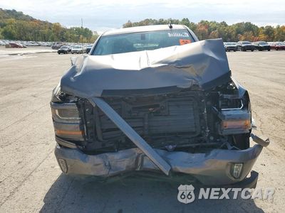 Piąte zdjęcie samochodu w środku: 2017 CHEVROLET SILVERADO K1500 LT VIN:1GCVKREC9HZ289118 - miniatura