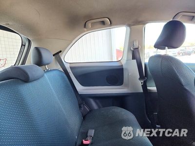 Zdjęcie 10 z 12 samochodu: 2008 TOYOTA YARIS BASE VIN:JTDJT923485154622 - miniatura