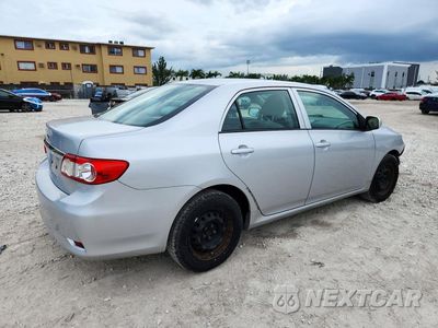 Trzecie zdjęcie samochodu z tyłu: 2013 TOYOTA COROLLA L VIN:2T1BU4EE2DC985244 - miniatura