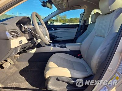 Zdjęcie 7 z 12 samochodu: 2018 HONDA ACCORD LX VIN:1HGCV1F11JA033929 - miniatura