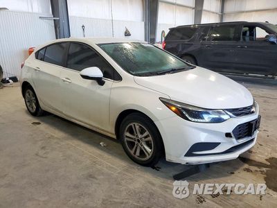 Czwarte zdjęcie samochodu z boku: 2017 CHEVROLET CRUZE LT VIN:3G1BE6SM8HS519615 - miniatura