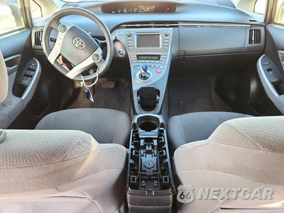Zdjęcie 8 z 13 samochodu: 2015 TOYOTA PRIUS TWO VIN:JTDKN3DU6F0460829 - miniatura
