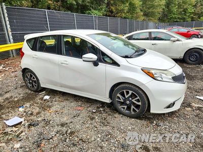 Czwarte zdjęcie samochodu z boku: 2015 NISSAN VERSA NOTE SR VIN:3N1CE2CP3FL436245 - miniatura