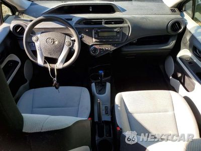 Zdjęcie 8 z 12 samochodu: 2014 TOYOTA PRIUS C ONE VIN:JTDKDTB35E1570650 - miniatura