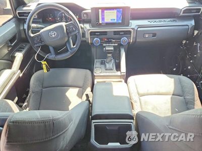 Zdjęcie 8 z 12 samochodu: 2025 TOYOTA TACOMA SR5 VIN:3TMKB5FN3SM039037 - miniatura
