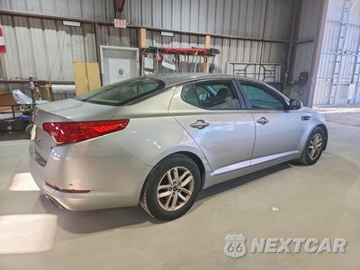 Trzecie zdjęcie samochodu z tyłu: 2011 KIA OPTIMA LX VIN:KNAGM4A72B5123260 - miniatura