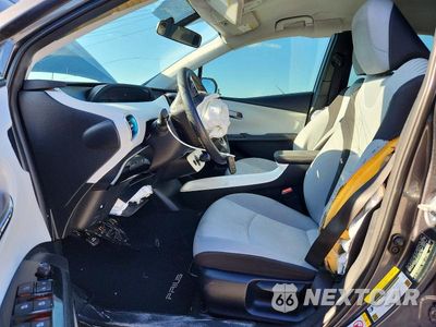 Zdjęcie 7 z 12 samochodu: 2016 TOYOTA PRIUS THREE VIN:JTDKARFUXG3001136 - miniatura