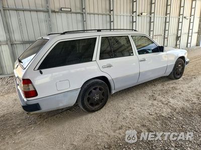 Trzecie zdjęcie samochodu z tyłu: 1992 MERCEDES-BENZ 300 TE 4MATIC VIN:WDBED90D0NF197112 - miniatura