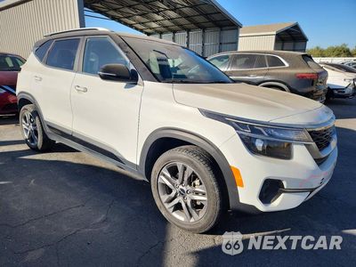 Czwarte zdjęcie samochodu z boku: 2023 KIA SELTOS S VIN:KNDEU2AA2P7384183 - miniatura
