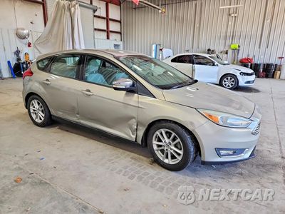Czwarte zdjęcie samochodu z boku: 2016 FORD FOCUS SE VIN:1FADP3K22GL309111 - miniatura