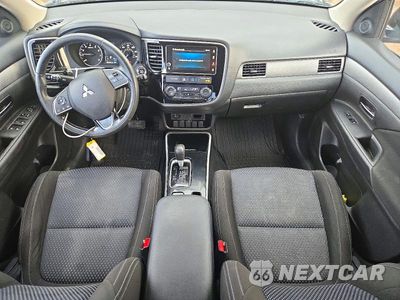 Zdjęcie 8 z 12 samochodu: 2018 MITSUBISHI OUTLANDER SE VIN:JA4AZ3A39JZ017049 - miniatura