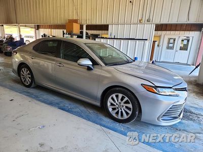 Czwarte zdjęcie samochodu z boku: 2022 TOYOTA CAMRY LE VIN:4T1C11AK8NU670505 - miniatura