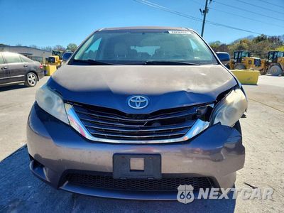 Piąte zdjęcie samochodu w środku: 2013 TOYOTA SIENNA XLE 8-PASSENGER VIN:5TDYK3DC7DS351560 - miniatura