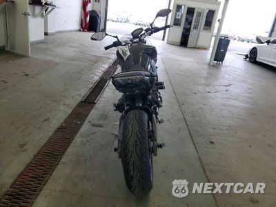 Czwarte zdjęcie samochodu z boku: 2014 YAMAHA FZ09 VIN:JYARN33E1EA000622 - miniatura