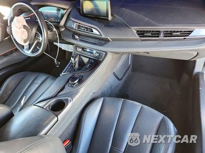 Zdjęcie 8 z 13 samochodu: 2017 BMW I8 VIN:WBY2Z2C5XHV676390 - miniatura