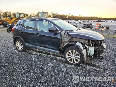 Czwarte zdjęcie samochodu z boku: 2017 NISSAN ROGUE SPORT SV VIN:JN1BJ1CR0HW126568 - miniatura