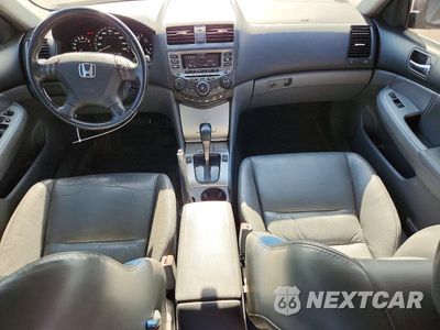 Zdjęcie 8 z 13 samochodu: 2007 HONDA ACCORD EX VIN:1HGCM56887A188610 - miniatura