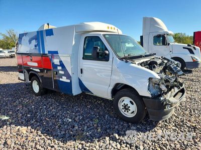 Czwarte zdjęcie samochodu z boku: 2024 FORD ECONOLINE E350 SUPER DUTY CUTAWAY VAN VIN:1FDWE3FN3RDD42480 - miniatura
