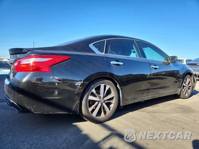 Trzecie zdjęcie samochodu z tyłu: 2016 NISSAN ALTIMA 2.5 SR VIN:1N4AL3AP3GC170151 - miniatura