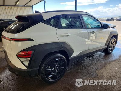 Trzecie zdjęcie samochodu z tyłu: 2026 HYUNDAI KONA SEL SPORT VIN:KM8HF3AB4TU474996 - miniatura