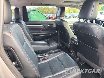 Zdjęcie 11 z 14 samochodu: 2019 TOYOTA HIGHLANDER XLE VIN:5TDJZRFH0KS948975 - miniatura
