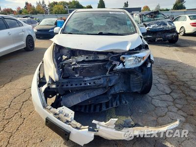 Piąte zdjęcie samochodu w środku: 2014 NISSAN VERSA NOTE SV VIN:3N1CE2CP5EL382526 - miniatura