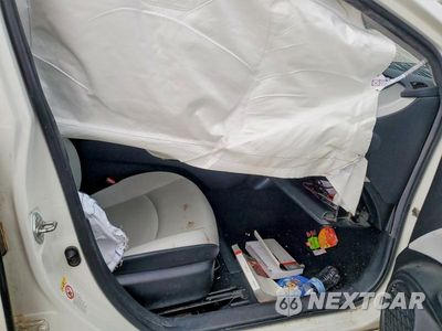 Zdjęcie 8 z 12 samochodu: 2017 TOYOTA PRIUS FOUR VIN:JTDKARFU6H3031347 - miniatura