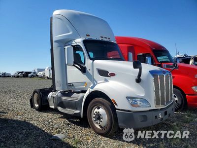 Czwarte zdjęcie samochodu z boku: 2018 PETERBILT 579 SEMI TRUCK VIN:1XPBA48X9JD478179 - miniatura