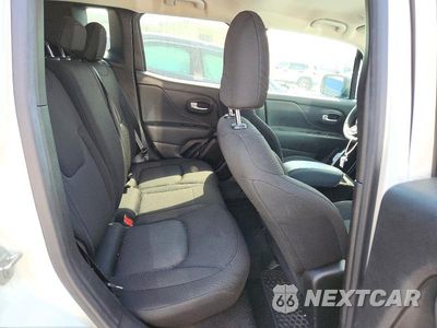 Zdjęcie 10 z 12 samochodu: 2023 JEEP RENEGADE LATITUDE VIN:ZACNJDB17PPP71718 - miniatura