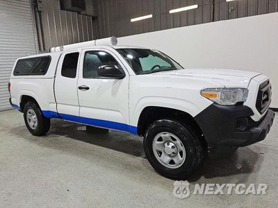 Czwarte zdjęcie samochodu z boku: 2023 TOYOTA TACOMA SR VIN:3TYRX5GN8PT079530 - miniatura