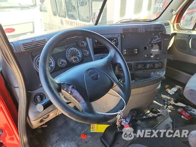 Zdjęcie 8 z 13 samochodu: 2018 FREIGHTLINER CASCADIA 1 - SEMI TRUCK VIN:1FUJGLDR5JLJK4901 - miniatura